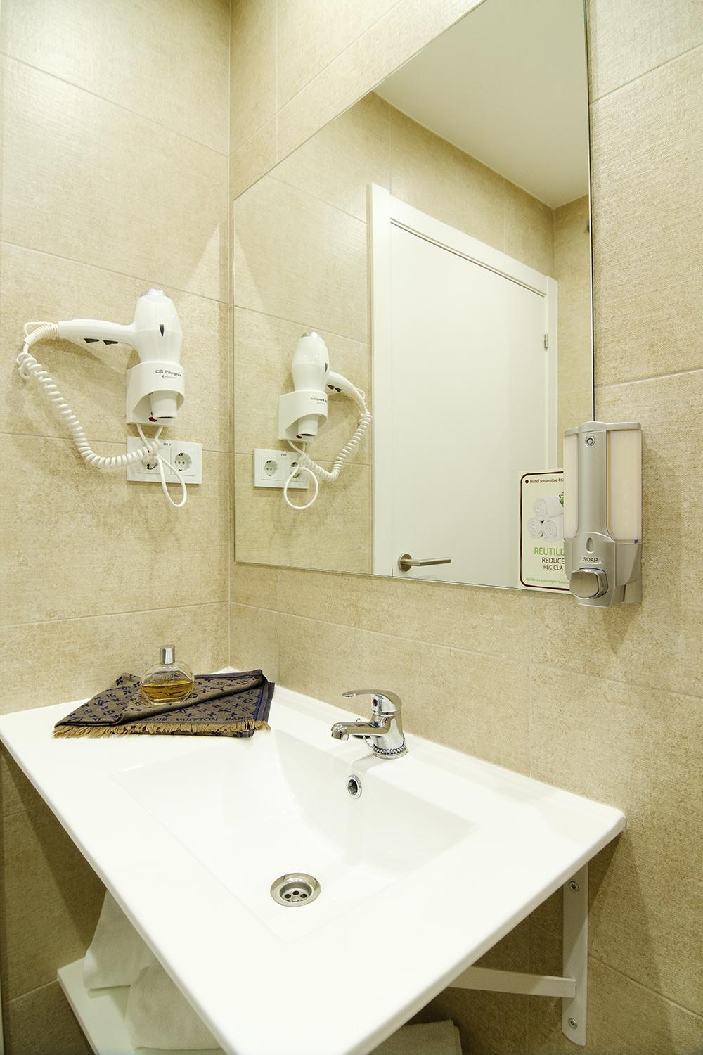 Hotel Bestprice Alegria มาดริด ภายนอก รูปภาพ