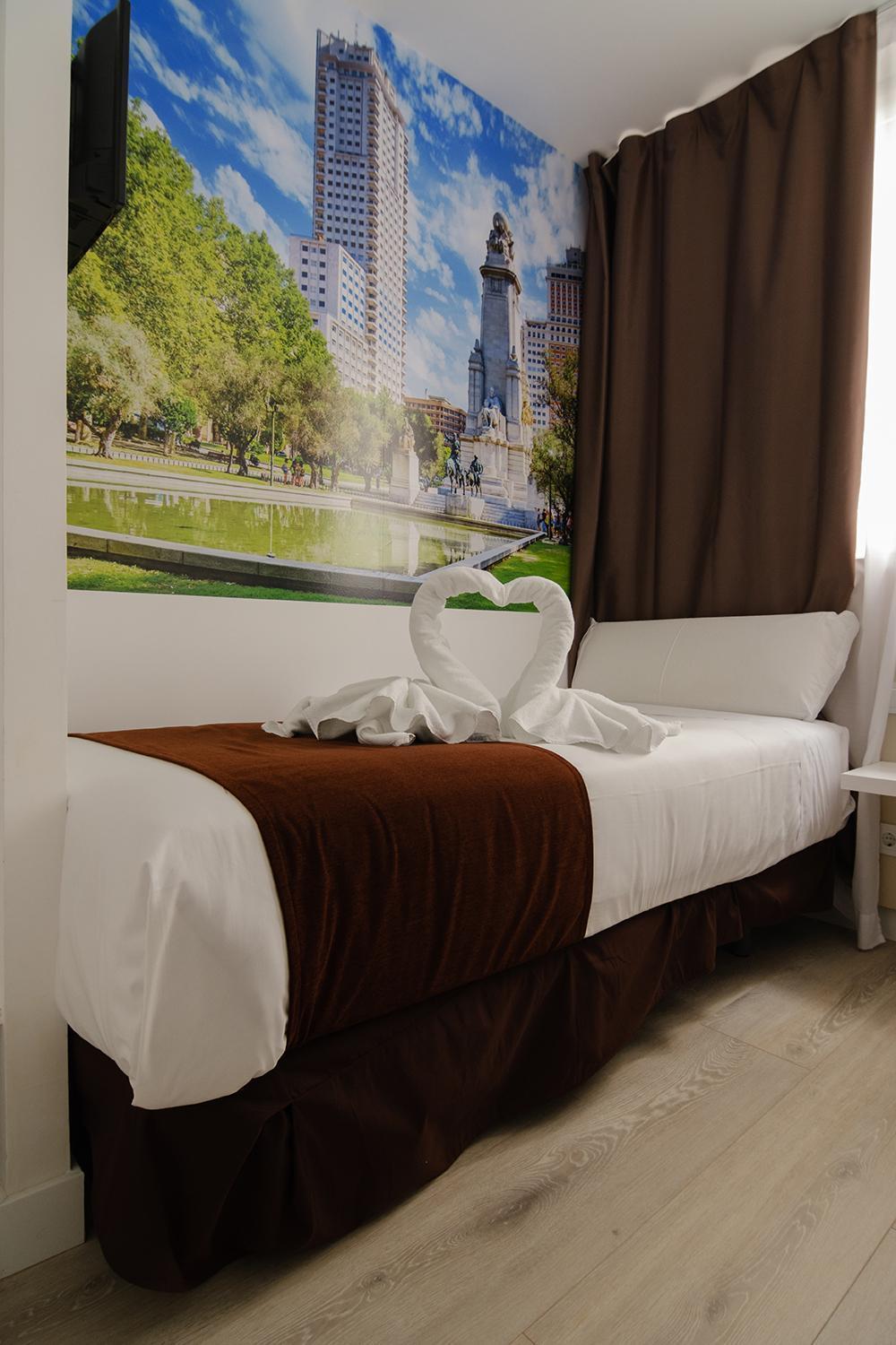 Hotel Bestprice Alegria มาดริด ภายนอก รูปภาพ
